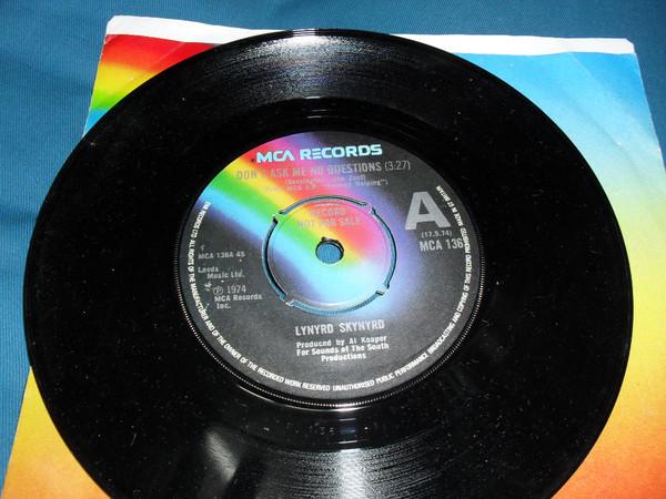 Lynyrd Skynyrd - Don't Ask Me No Questions