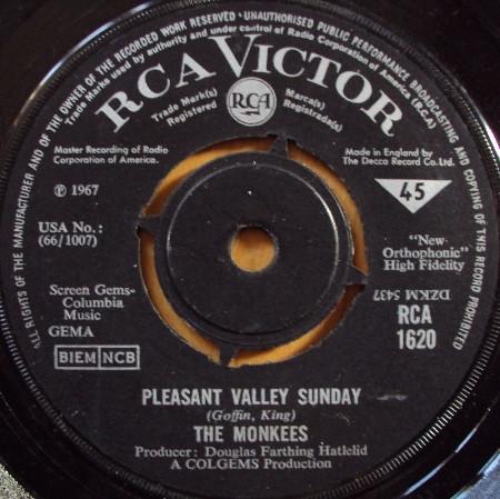 The Monkees - Pleasant Valley Sunday / Words