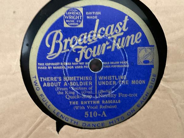 The Rhythm Rascals, Bidgood's Novelty Accordeon Band - There's Something About A Solider 